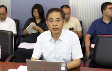 中國輕工聯秘書長郭永新做經濟運行分析報告